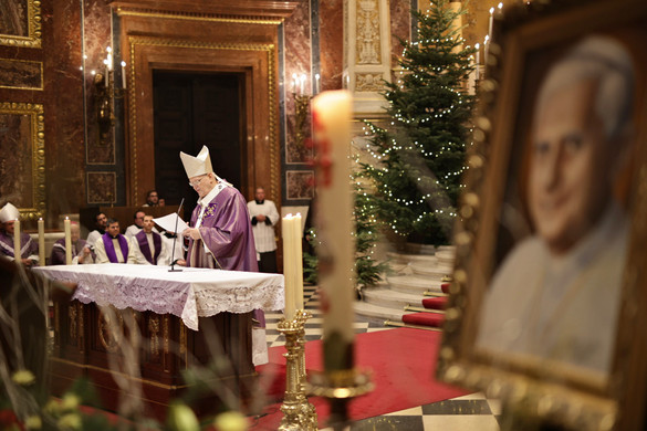 Gyászmise XVI. Benedek emeritus pápáért - GALÉRIA