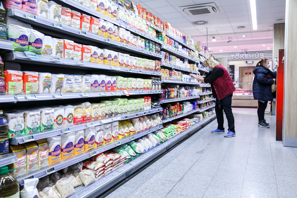 MNB: A feldolgozott élelmiszerek és az iparcikkek csökkentették az augusztusi inflációt