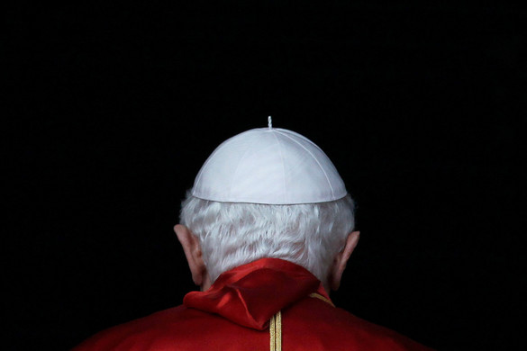 Akit kitüntettek a humoráért – Képgalériával emlékezünk XVI. Benedek pápára