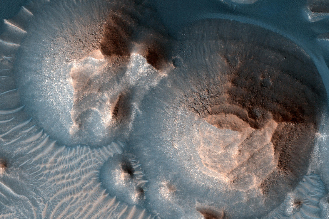 Fotó: NASA/JPL-CALTECH Az Arabia Terra régió egy részének távlati képe a Mars Reconnaissance Orbiter felvételén
