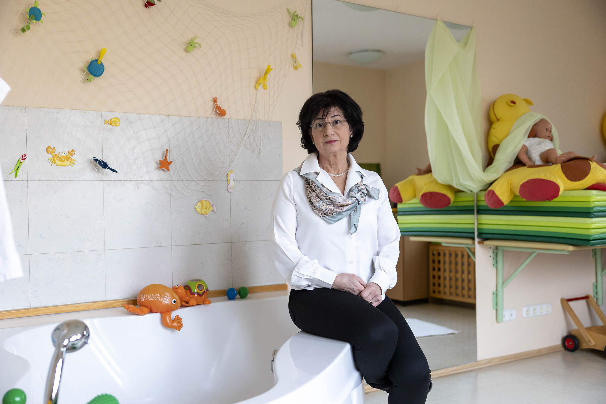 A gyógyító munkához elengedhetetlen az aktív oxigénnel fertőtlenített víz, amelyben a gyermeknek könnyebb elvégeznie a gyakorlatokat