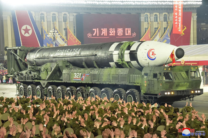 Fotó: AAFP/STR/KCNA via KNS Észak-Korea azt állítja, hogy néhány nap alatt 1,4 millióan jelentkeztek a hadseregbe