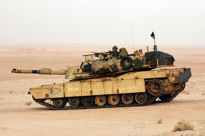 Megérkeztek az első Abrams-tankok Ukrajnába