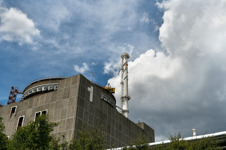 Fotó: AFP/NurPhoto/Dmytro Smolyenko A rettegés éjszakája: Zelenszkij szerint terrortámadás várható a zaporizzsjai atomerőmű ellen