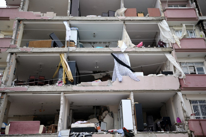 Százmillió dolláros segélyt ígért az Egyesült Arab Emírségek a földrengés áldozatainak