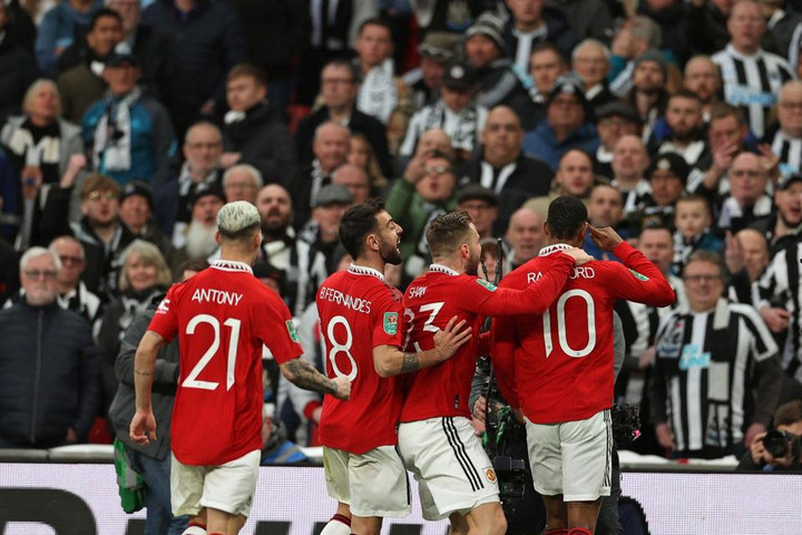 A Manchester United nyerte a trófeát