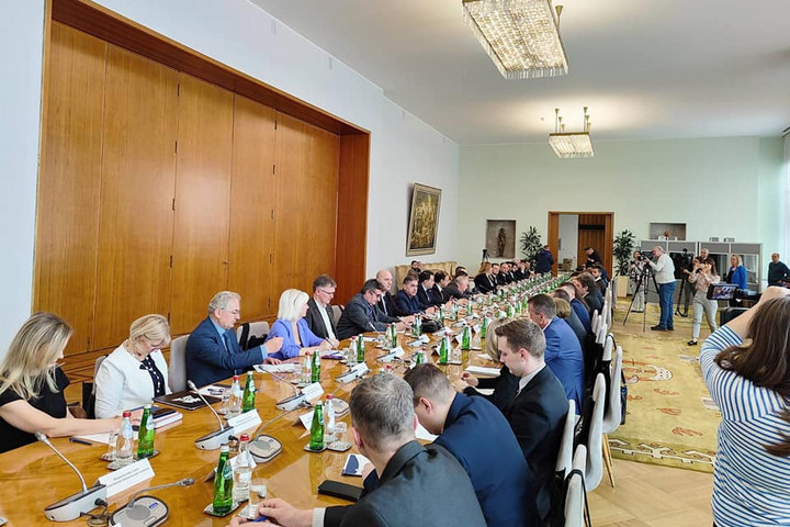 Fotó: A Magyar Nemzeti Tanács közösségi oldala Jelentős támogatás a vajdasági magyaroknak