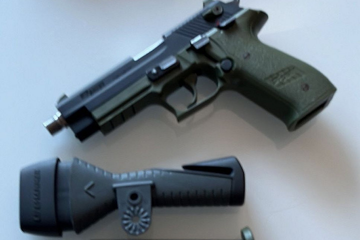 Magyar–szlovák rendőri akció: fegyvereket, gránátokat és fegyveralkatrészeket találtak a bűnüldöző szervek