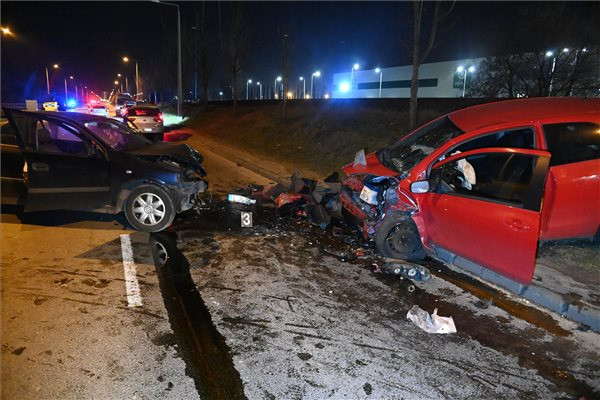 Fotó: MTI/Mihádák Zoltán Halálos karambol Csepelen