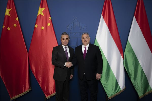 Fotó: MTI/Miniszterelnöki Sajtóiroda/Benko Vivien Cher Orbán Viktor Kína legmagasabb rangú diplomáciai vezetőjét fogadta