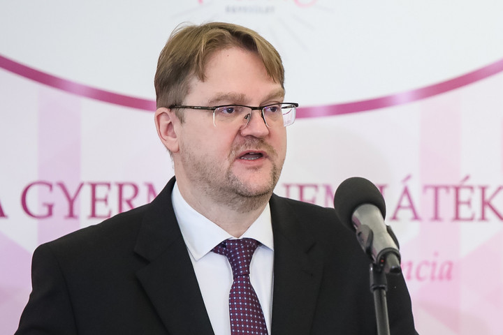 Fotó: MH archív/Hegedüs Róbert Répássy Róbert: bárki lehet áldozatsegítő