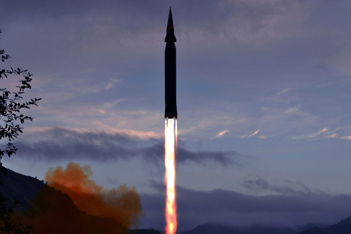 Rossz helyre zuhant le Észak-Korea ballisztikus rakétája