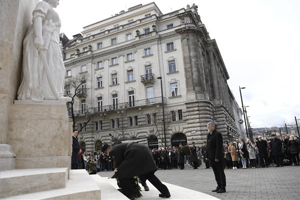 Kövér László: Nem hagyjuk, hogy gyermekeink újabb diktatúrák áldozataivá váljanak