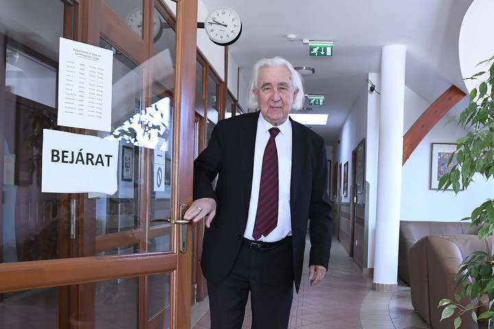 Fotó: MTI/Kovács Tamás Lemondott a Veresegyházat 58 éve irányító Pásztor Béla