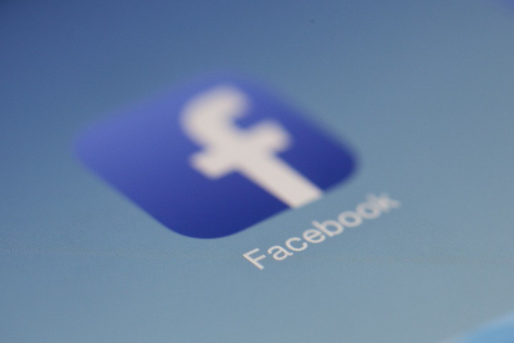 A Facebook szándékosan le tudja meríteni a mobilunkat, állítja egy volt alkalmazott