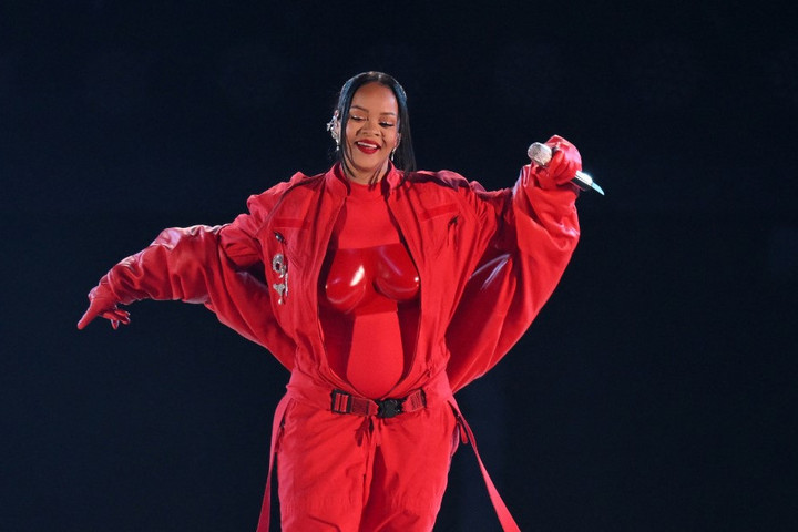 Rihanna előcsalta a miniszoknyás Oszaka Naomit