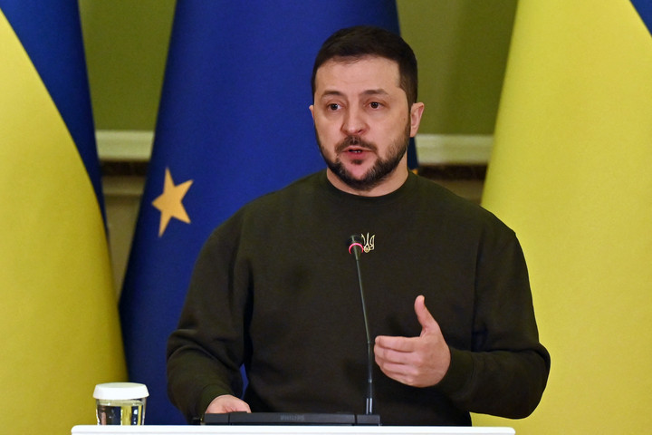 Fotó: SERGEI SUPINSKY / AFP Volodimir Zelenszkij menesztette a Donyec-medence védelméért felelős parancsnokot