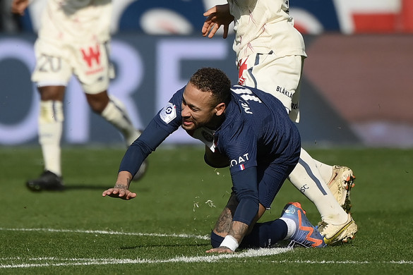 Nem tört el Neymar bokája