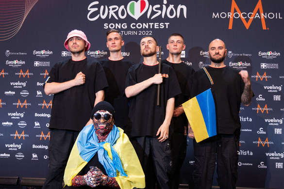 Egyesekre erőszakos sorozás és a biztos halál vár, mások külföldön mulatnak elnöki engedéllyel