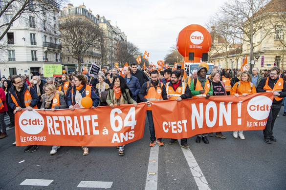 Franciaországban március 7-től gördülő sztrájkkal tiltakoznak a nyugdíjreform ellen