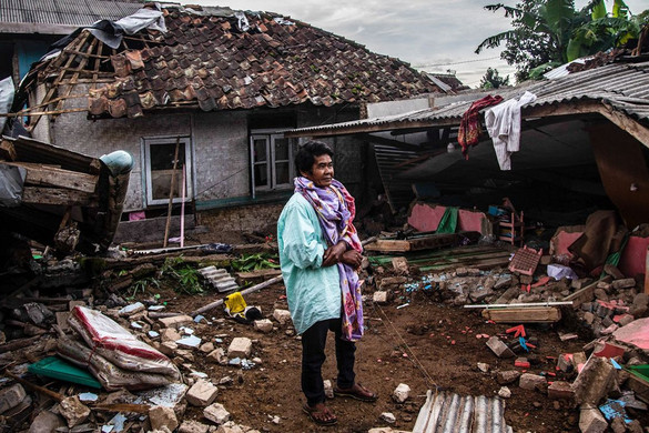 Erős földrengés rázta meg Indonézia középső részét