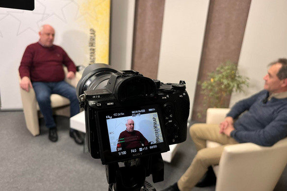 Ughy Attila: Karácsony úr komplett terveket kapott