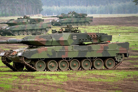 Ukrajna 300 harckocsit kaphat a Nyugattól