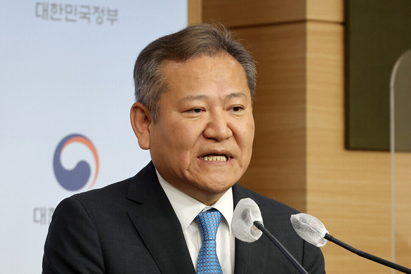 Dél-Koreában a parlament megszavazta a belügyminiszter elmozdítását a halloweeni tömegszerencsétlenség miatt