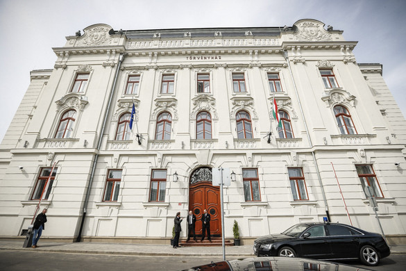 Vádat emeltek egy ápolónő ellen, aki édesanyját próbálta megölni
