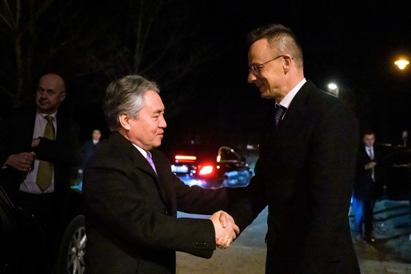A transzatlanti világon kívül erősödik a béke hangja