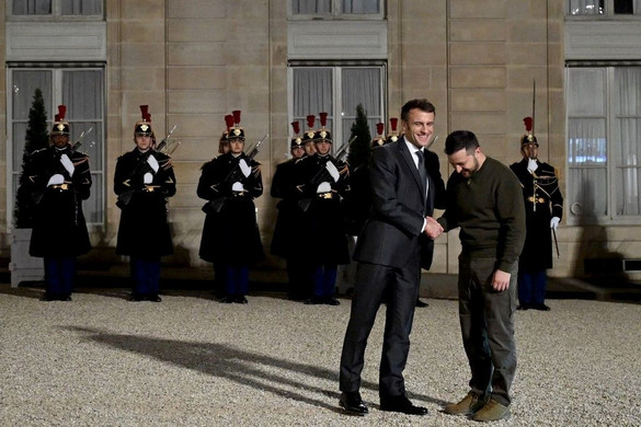 Macron nem zárja ki, hogy vadászrepülőgépeket kap Ukrajna