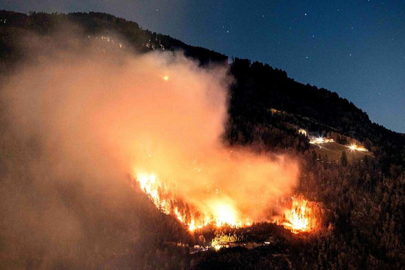 Merano közelében erdőtűz pusztít