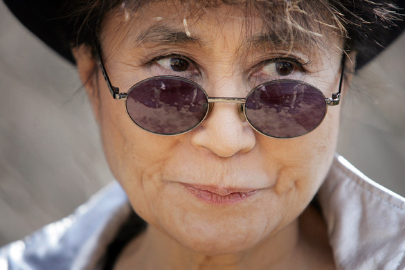 Óriástortával ünnepli Yoko Ono születésnapját a Nemzeti Múzeum