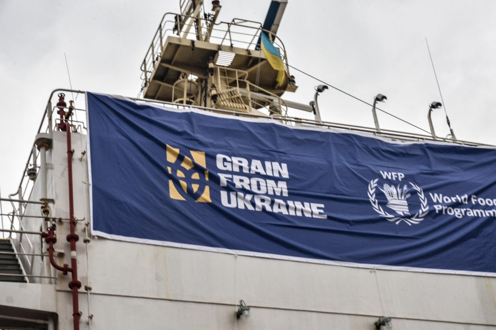 Gabona Ukrajnából - caknem 20 ezer tonna gabonát rakodnak egy hajóra a Világélelmezési Program (WFP) keretében Odesszában