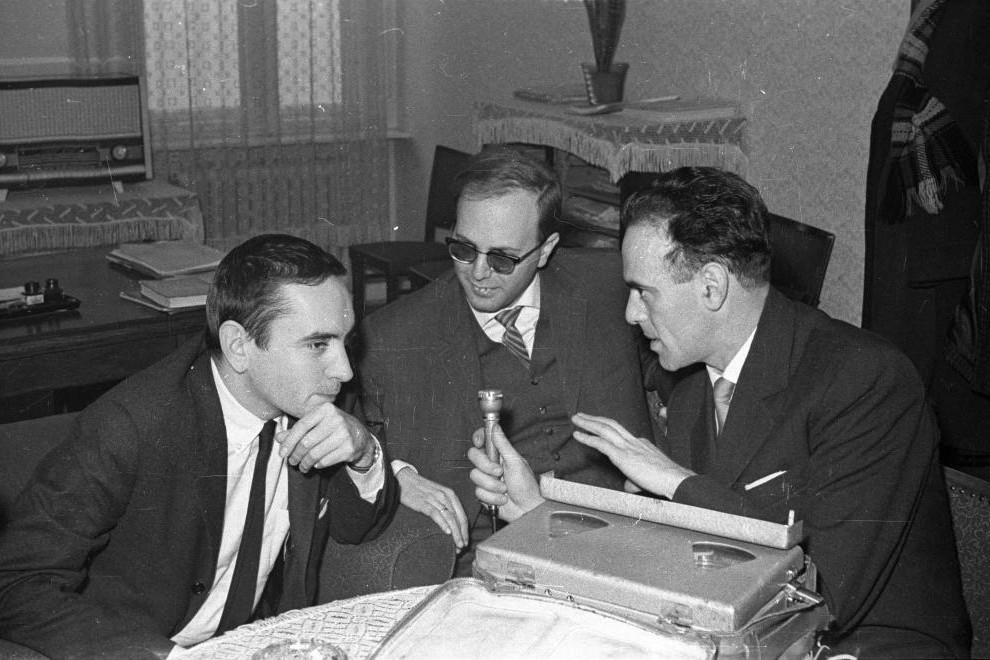 Fotó: Fortepan Az író, a fordító és a dramaturg – Edward Albee, Elbert János és Sípos Tamás