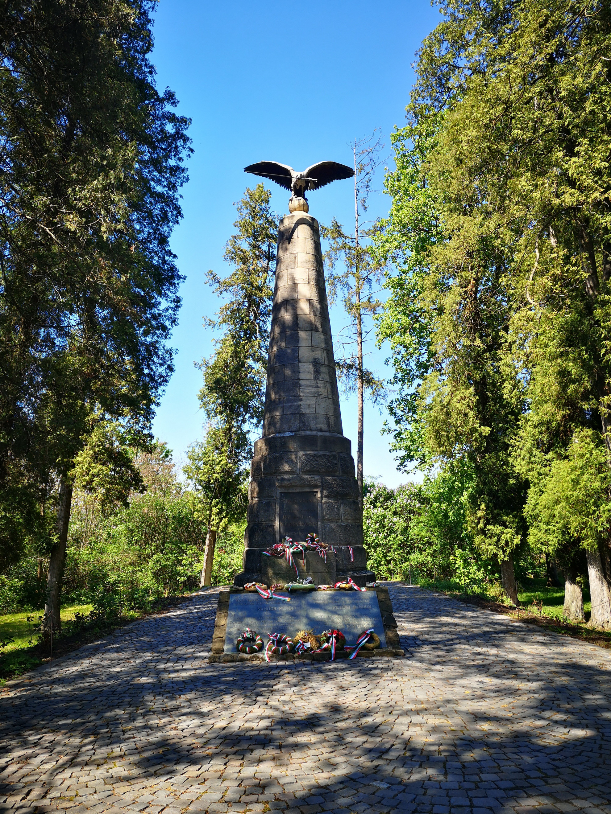 A fehéregyházi síremlék Köllő Miklós turuljával