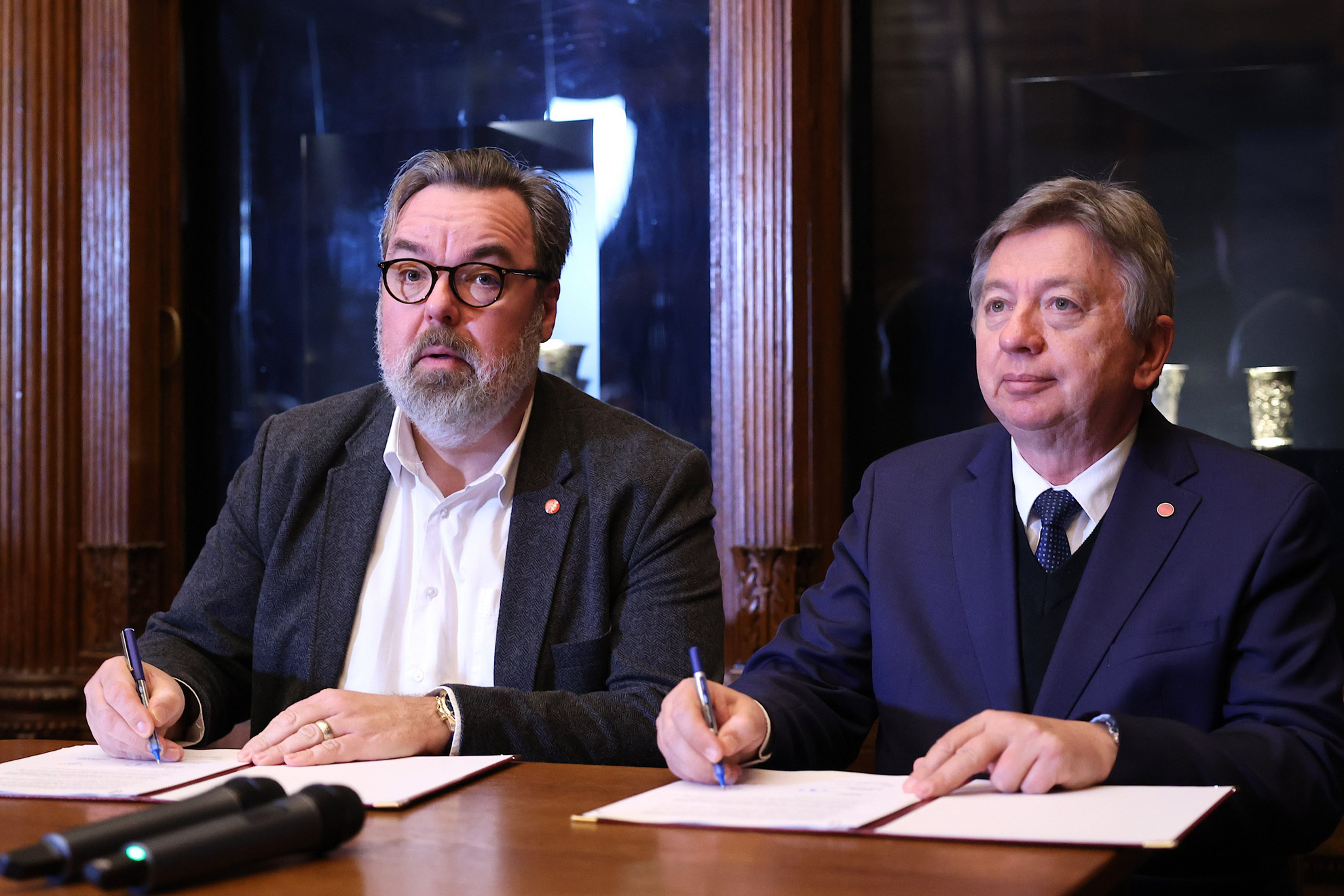 Fotó: MH / Purger Tamás L. Simon László, a Magyar Nemzeti Múzeum főigazgatója és Dr. Görög István, Katonai Emlékpark ügyvezetője
