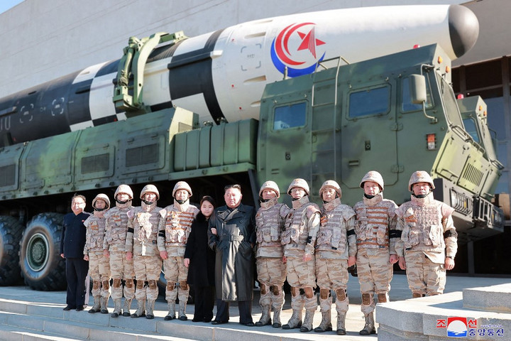 Fotó: AFP/KCNA via KNS/STR Nukleáris ellentámadást szimuláló taktikai hadgyakorlatot tartott Észak-Korea