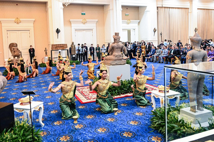 Fotó: KOK KY/CAMBODIA'S GOVERNMENT CABINET/AFP Kambodzsa ellopott műkincseket kapott vissza