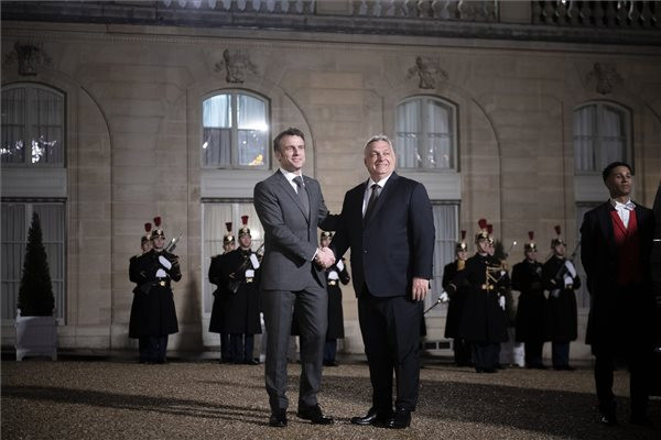 Macron–Orbán csúcs volt Párizsban