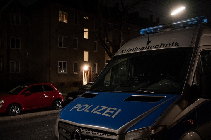 Kézigránáttal és késsel sebesített meg három embert egy férfi Berlinben