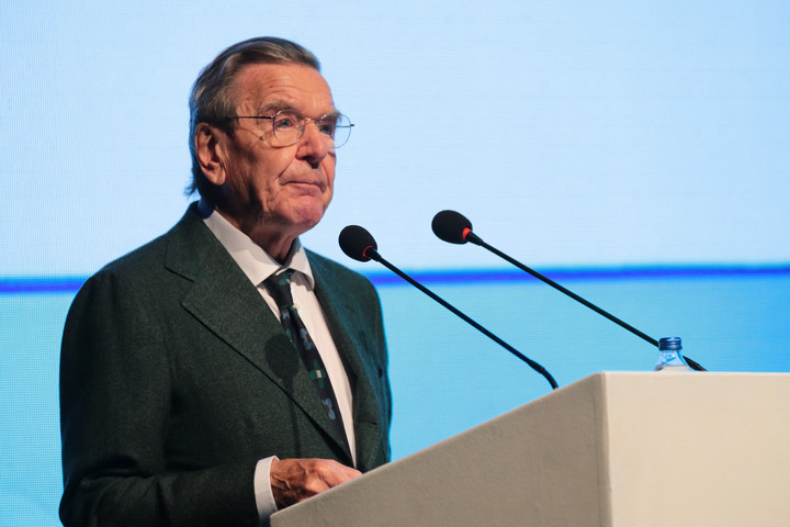 Schröder: Az USA tavaly nem engedte, hogy Ukrajna folytassa a béketárgyalásokat