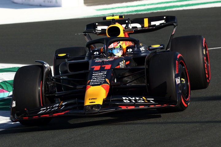 Sergio Perez nyerte a Szaúdi Nagydíj időmérőjét