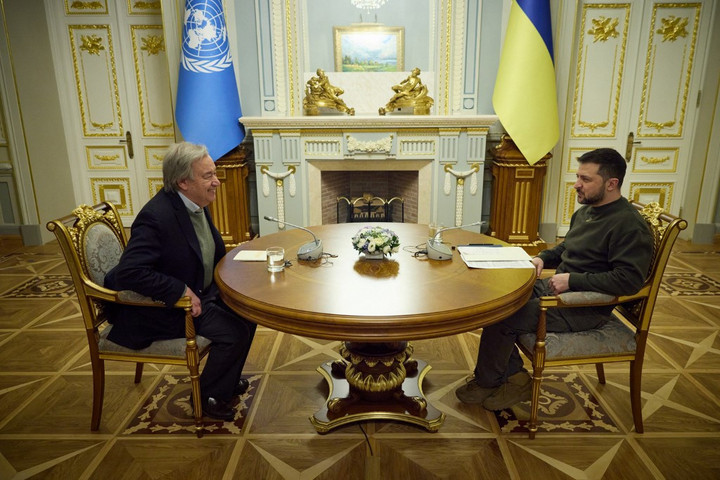 Fotó: AFP/Handout/Ukrainian Presidential Press Service A gabonamegállapodás meghosszabbítását sürgette Kijevben az ENSZ-főtitkár és az ukrán elnök