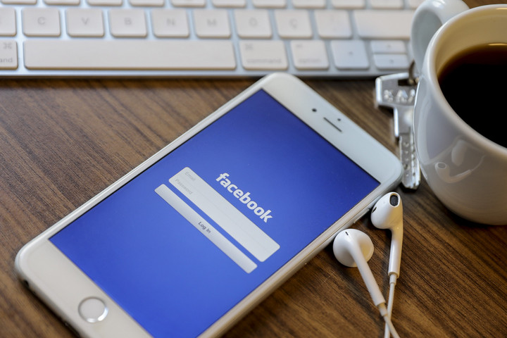 Fotó: Northfoto Nem kémkedhet tovább a Facebook és az Instagram, letilthatják a felhasználók a leskelődést