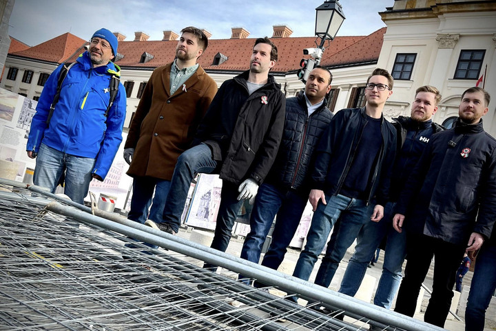 Fotó: Facebook/Fekete-Győr András Kordont és önmagát bontja a Momentum