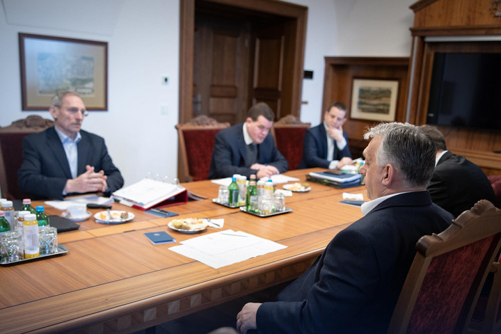 Fotó: Orbán Viktor Facebook-oldala Kormánykabinet-ülést hívott össze Orbán Viktor a Karmelita kolostorba