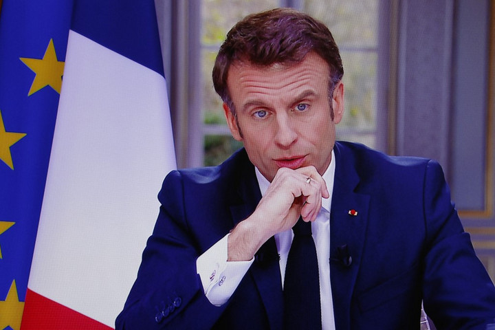 Emmanuel Macron: A vitatott nyugdíjreformnak az év végéig hatályba kell lépnie