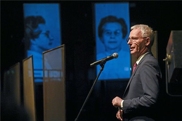 Soltész: Magyarországon a nemzetiségek békességben élnek egymás mellett