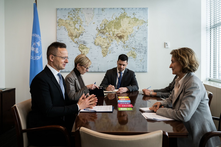 Szijjártó Péter: Ukrajnában 99 magyar iskolát fenyeget a bezárás veszélye